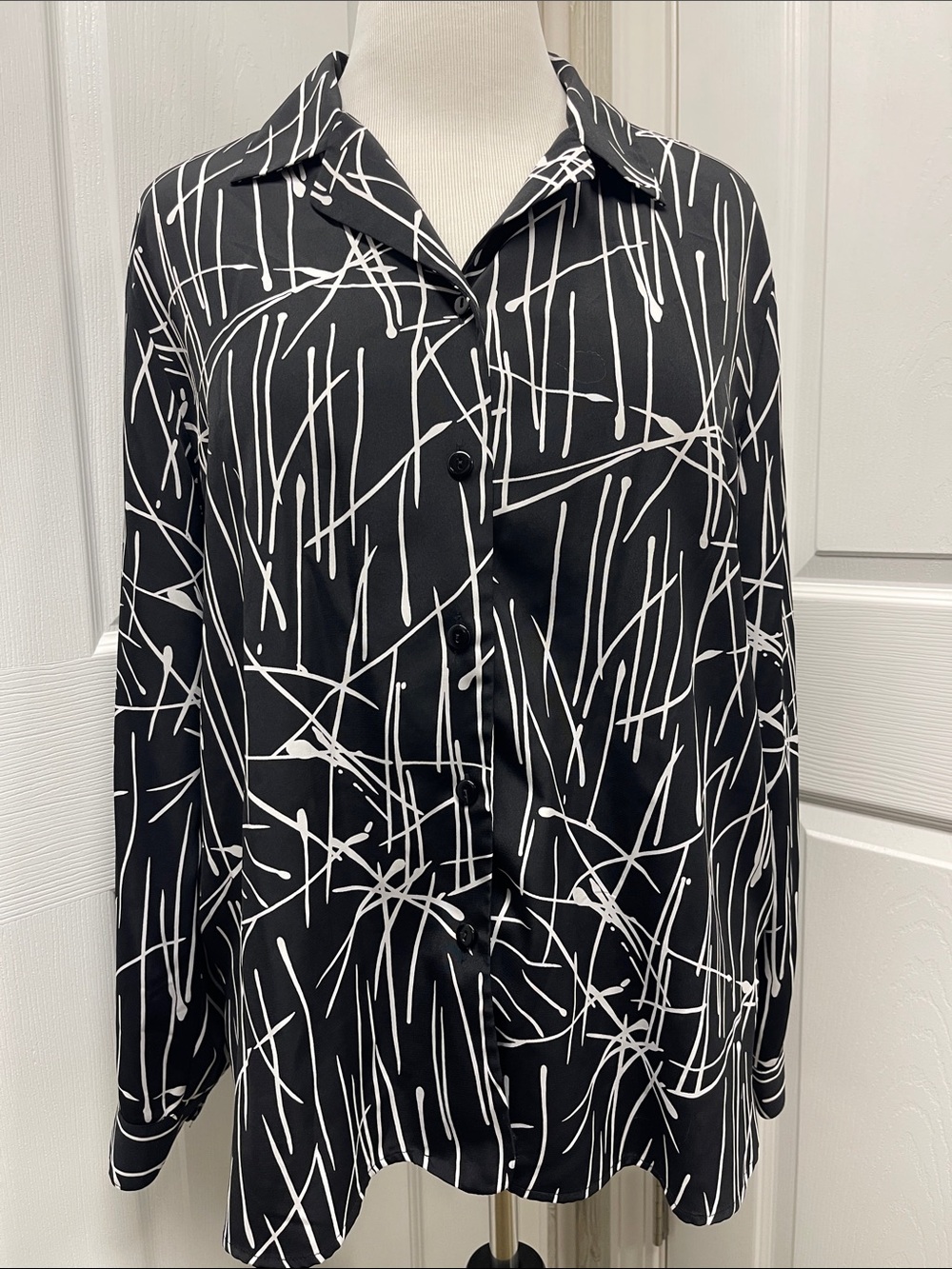 Liz Baker Woman Abstract Long Sleeve Blouse 16W